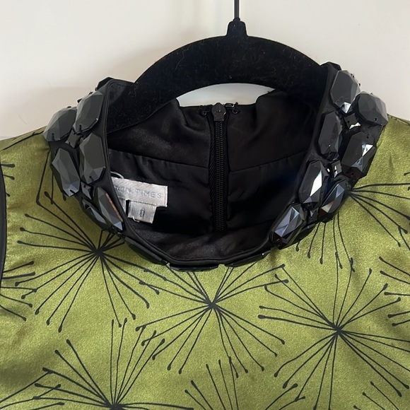 London Times Retro Green Shimmer Dress with beaded neckline Size 8 - Picture 4 of 7